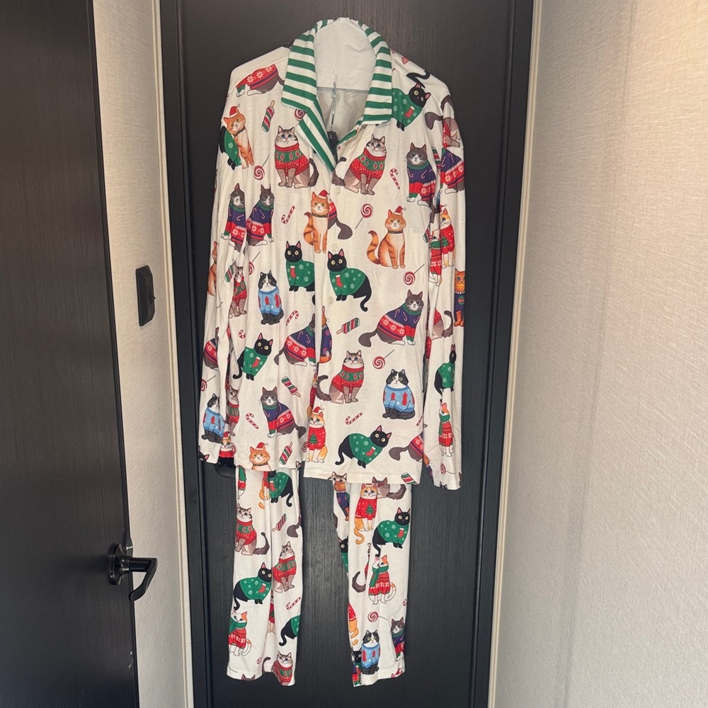 PatPat men’s  Festive Cat Pajama Set - White with Green and Red
